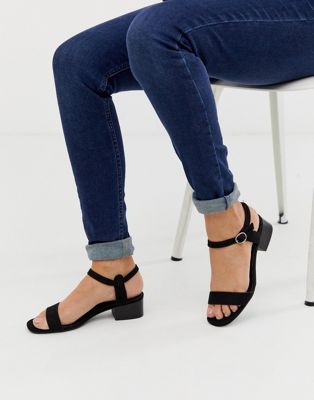 New Look – Svarta sandaler med 2 delad låg klack-Vit