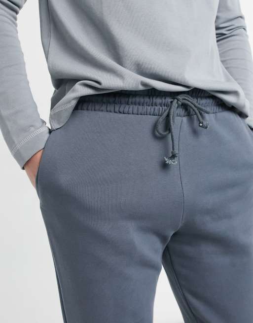 blue sweatpants outfit men