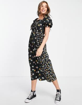 New Look sweetheart neckline midi dress in black ditsy floral | ASOS