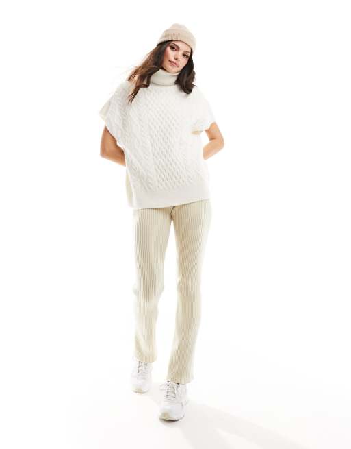 New Look – Sweter z krótkim rękawem i golfem z dzianiny o warkoczowym splocie w kolorze złamanej bieli