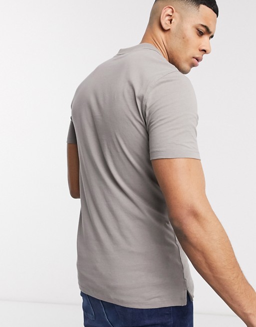 New Look – Szara koszulka polo z dżerseju o kroju podkreślającym sylwetkę DSPC