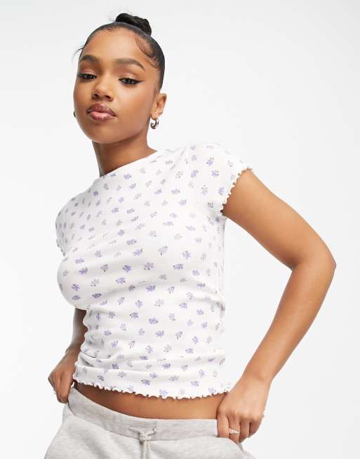 New Look - T-shirt à bords ondulés et petites fleurs - Blanc