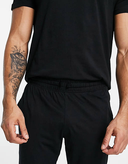  New Look t-shirt and jogger lounge set in black 