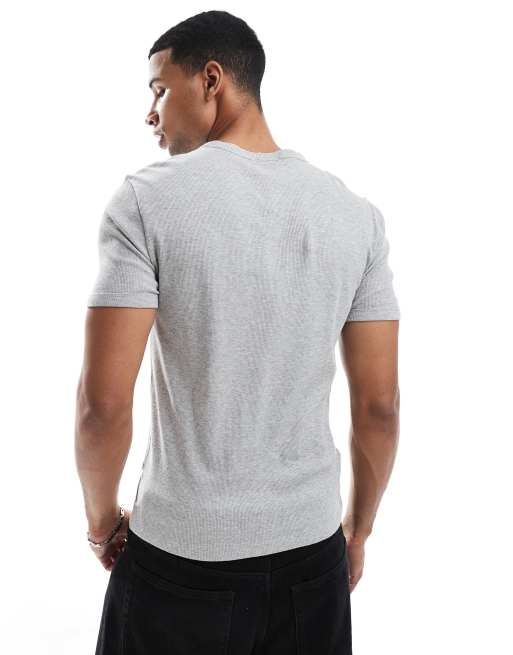 New Look - T-shirt attillata grigio mélange a coste, 2 di 4