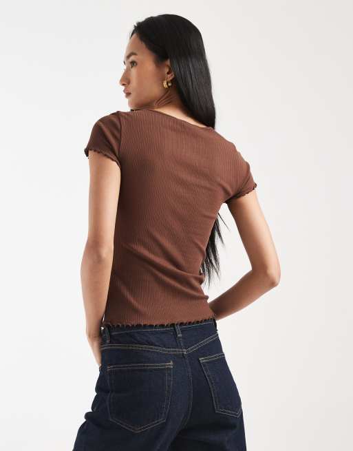 New Look - T-shirt babylock marrone con bordi smerlati, 2 di 4