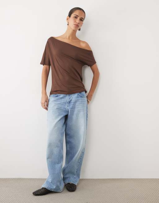 New Look T-shirt con scollo omerale marrone scuro, 2 di 4
