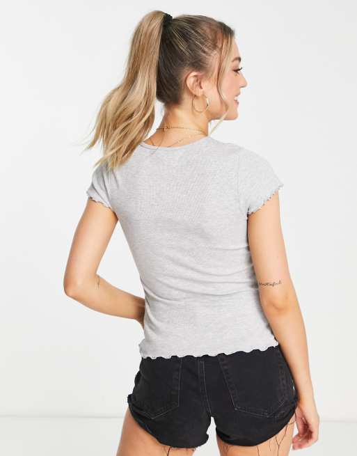 New Look - T-shirt grigio chiaro a coste con bordi smerlati, 3 di 4