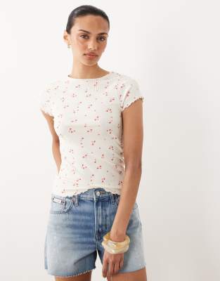 T-Shirt in Creme mit Blümchenmuster, Kräuselsaum und Babylock-Saum-Weiß Weiß 36