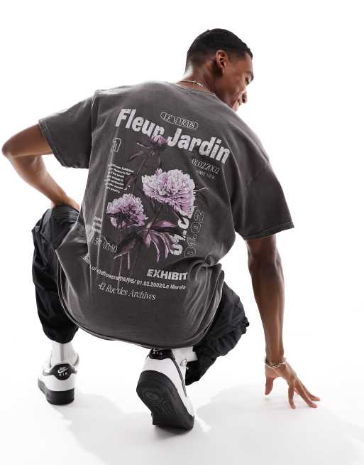 New Look – T-Shirt in Dunkelgrau mit floralem Grafikprint