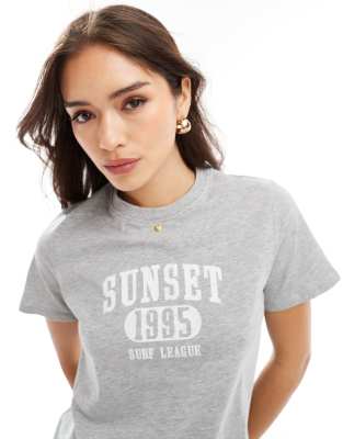 New Look - T-Shirt in Grau mit „Sunset"-Print