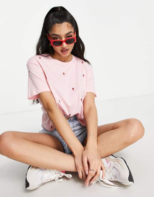 New Look – T-Shirt in Rosa mit Erdbeermuster