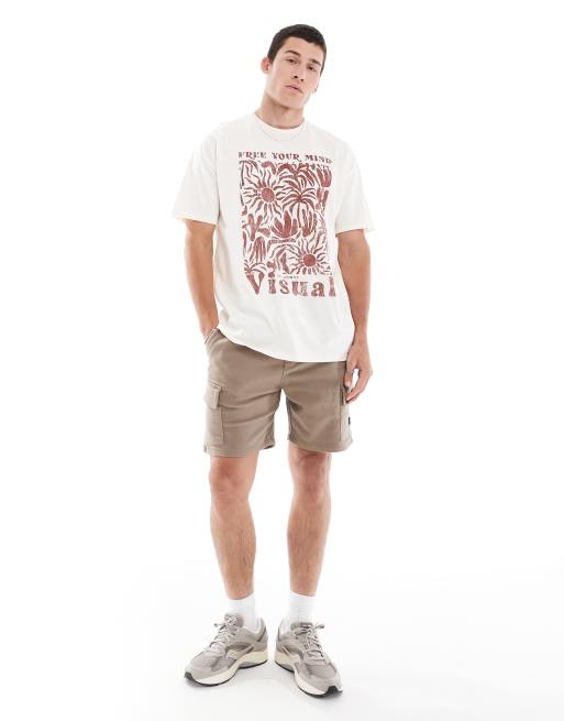New Look – T-Shirt in Wollweiß mit „Visual“-Grafik