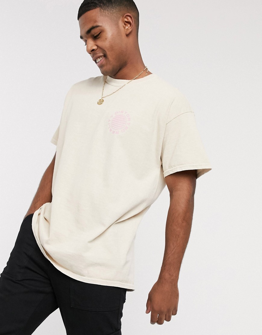 New Look - T-shirt oversize con scritta destorted sovratinta rosa