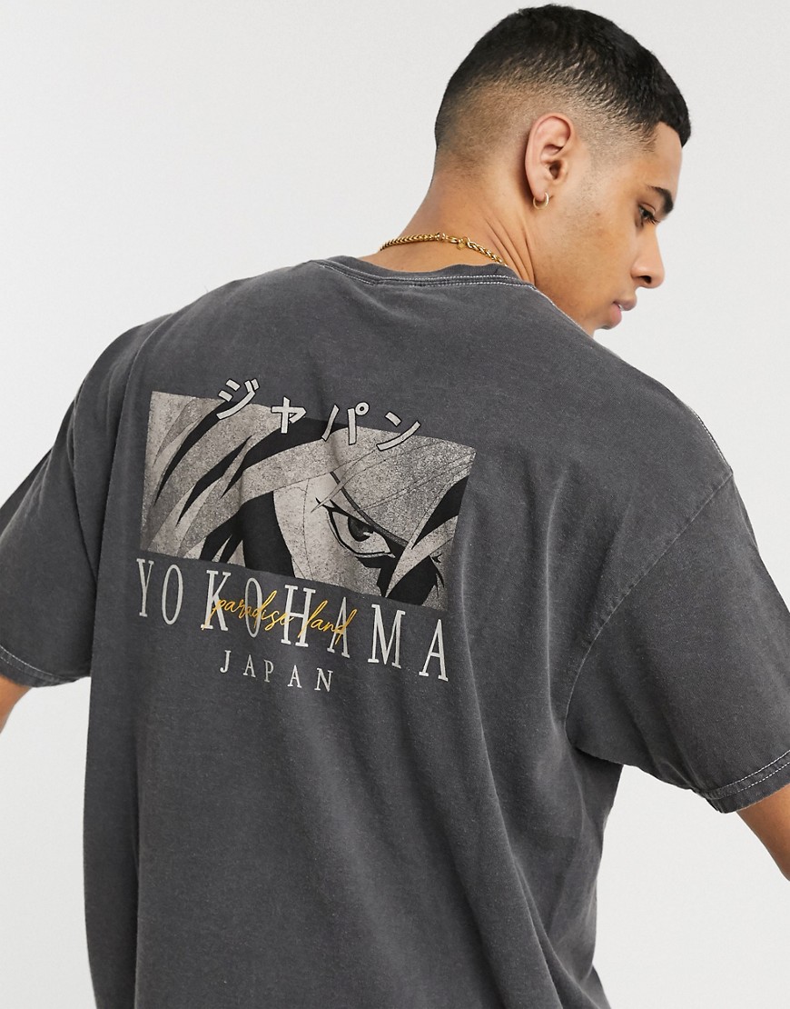 New Look - T-shirt oversize grigio scuro con scritta Yokohama sul retro