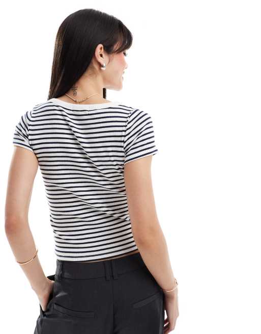 Top Rayé Noir Et Blanc New Look Taille 16 - Volants Devant - Occasion Très Bon état
