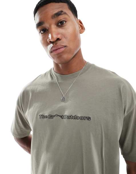 New Look – T-shirt w ciemnym odcieniu khaki z nadrukiem „Outdoors” - view 1