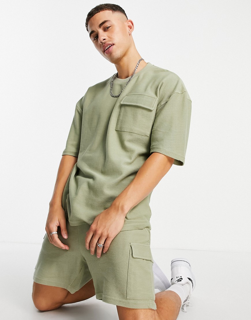 New Look T-shirt with pocket in khaki-Green