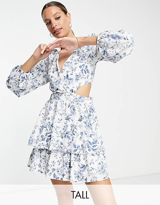 asos.com | New Look Tall – Blå, blommig miniklänning med långa ärmar och utskurna detaljer