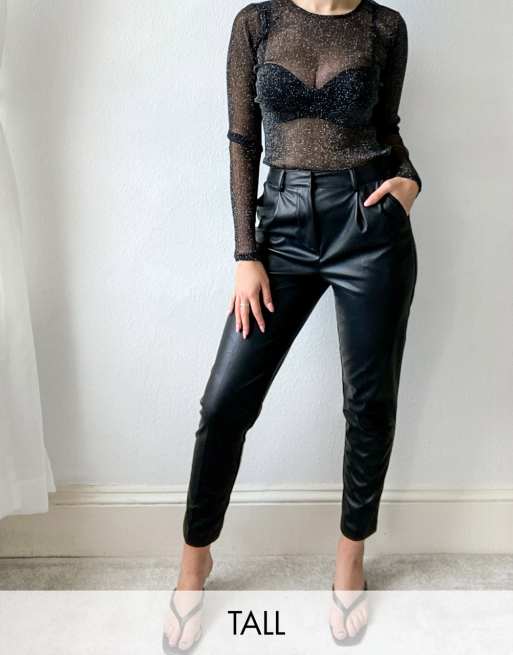 New Look Tall - Broek met toelopende pasvorm en leerlook in zwart
