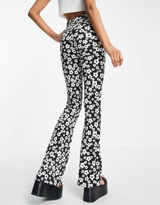 New Look Tall - Bukser med svaj i sort retroblomstermønster , 2 af 4