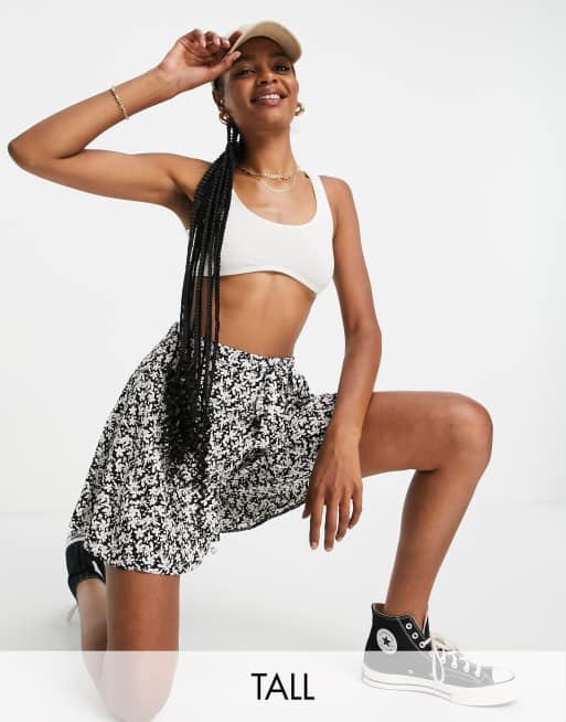 New Look Tall - Flagrende shorts i sort mønster
