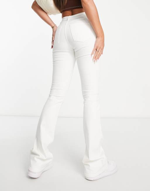 New Look Tall – Kremowe jeansy z rozszerzanymi nogawkami, 2 z 4