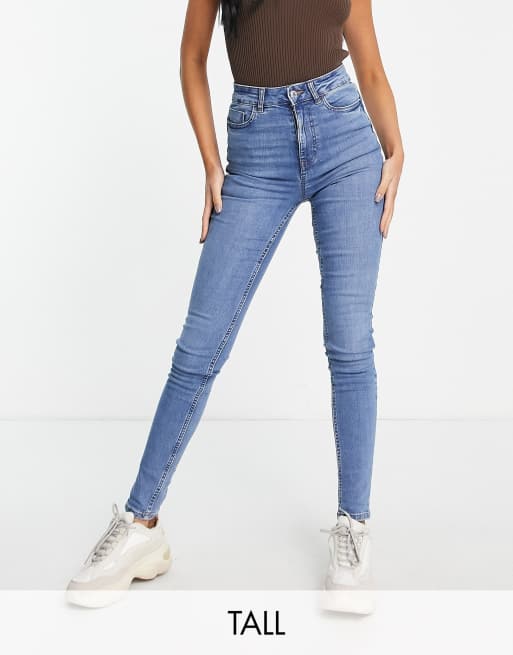 New Look Tall - Liftende en vormgevende skinny jeans in middenblauw