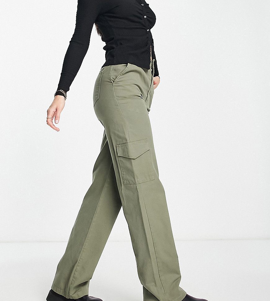 New Look Tall straight leg cargo pants in khaki-Green