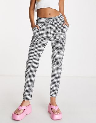 New Look tapered trackies in houndstooth print - ASOS Price Checker