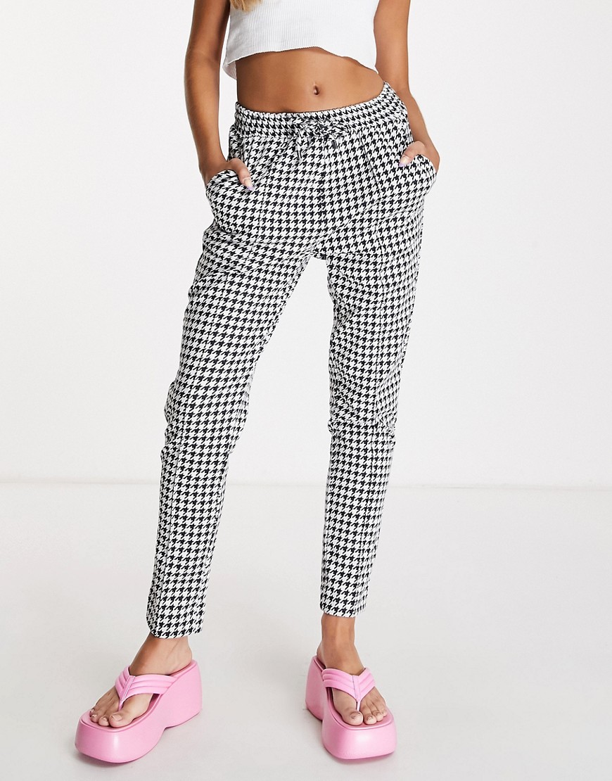 New Look tapered jogger in houndstooth print-Multi