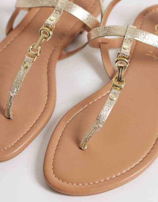 New Look thong metal detail flat sandal in gold, 3 of 4