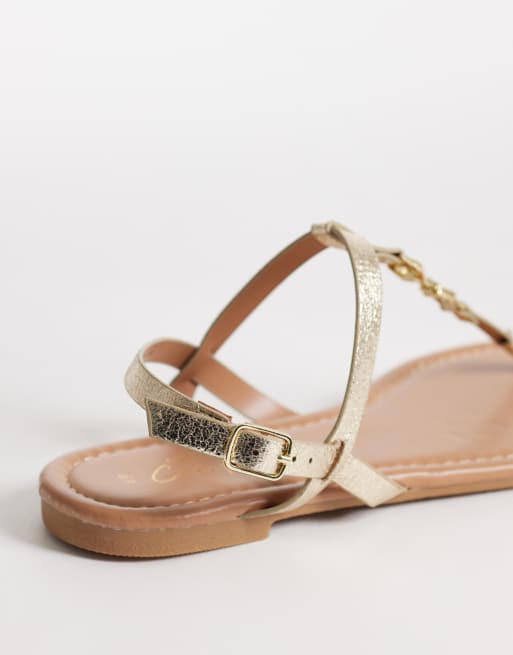 New Look thong metal detail flat sandal in gold, 4 of 4