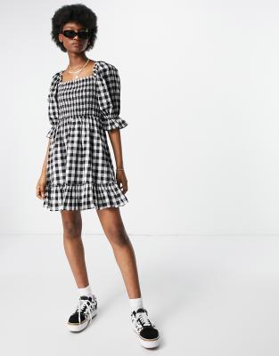 New Look tie back shirred smock dress in black gingham | ASOS