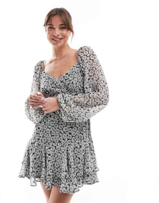 New Look tiered ruffle mini dress in white daisy print, 2 of 4