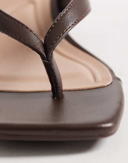 New Look toe post block heeled sandal in brown, 4 of 4