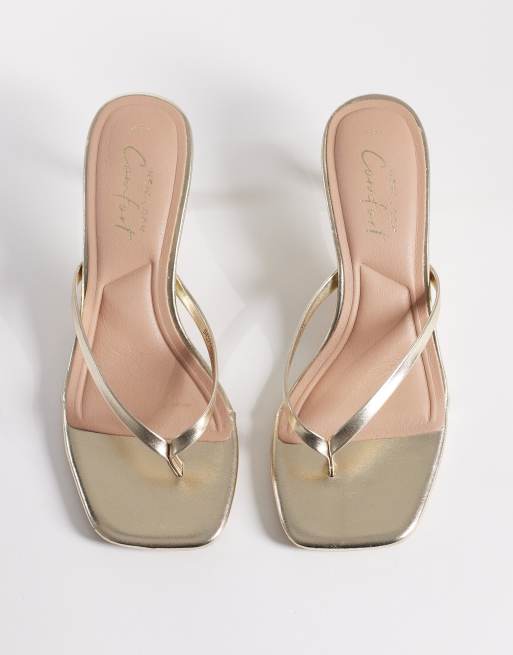 New Look toe post kitten heel sandal in gold, 3 of 4
