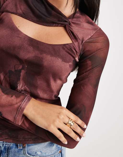 New Look - Top a maniche lunghe rosso in rete a fiori con cut-out, 2 di 4