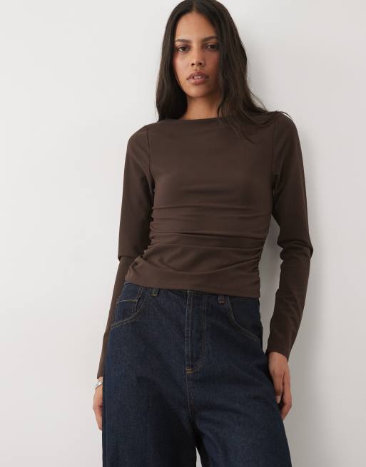 New Look top con dettaglio arricciato e scollo a barchetta in marrone scuro, 1 di 4