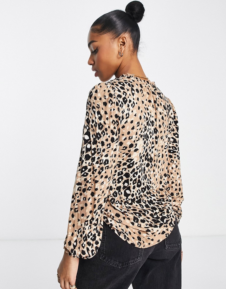 Top con scollo arricciato e stampa leopardata-Marrone - New Look T-shirt donna  - immagine2