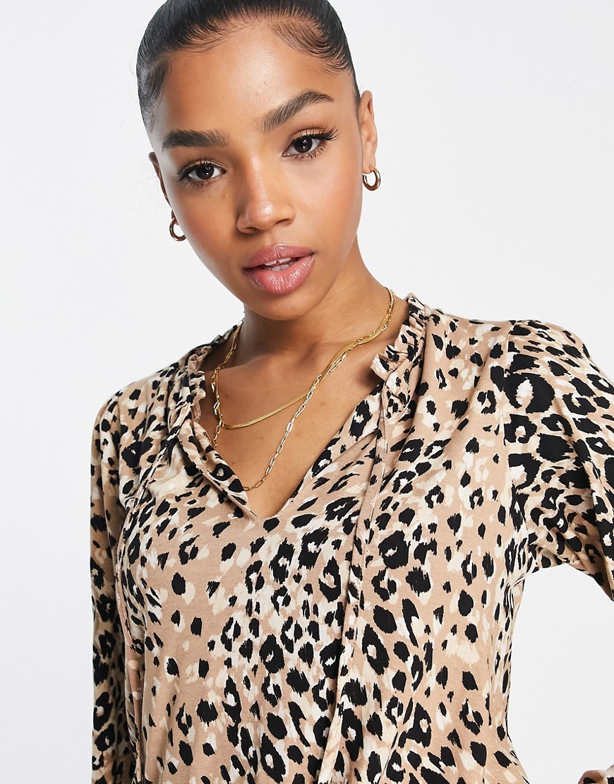 Top con scollo arricciato e stampa leopardata-Marrone - New Look T-shirt donna  - immagine1