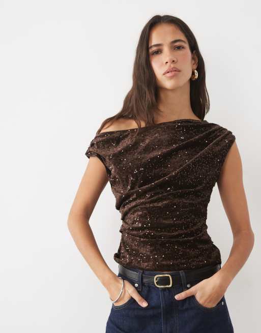 New Look top in velluto con paillettes e dettaglio a drappeggio marrone scuro, 3 di 4