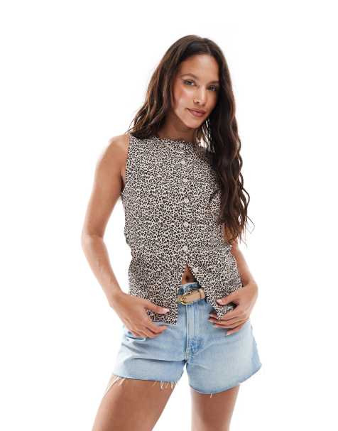 New Look - Top senza maniche leopardato con scollo a barchetta e bottoni - view 1