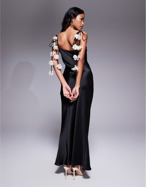 New Look – Trägerkleid aus schwarzem Satin mit Schulterbindung und 3D-Blumenverzierung - view 1