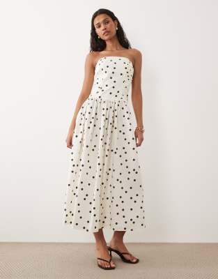 Trägerloses Midikleid in Cremeweiß mit Raffung und Polka Dots Weiß 40