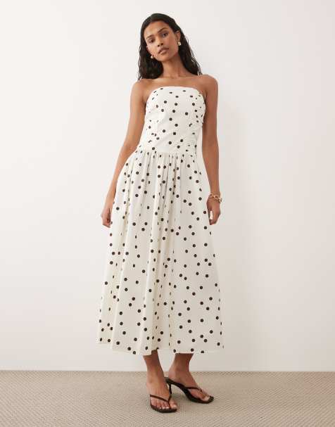 New Look – Trägerloses Midikleid in Cremeweiß mit Raffung und Polka Dots - view 1