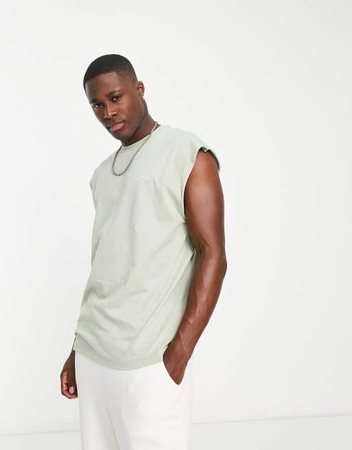 New Look – Trägershirt in Hellgrün mit Wellenstickerei