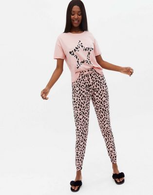 New look tshirt and jogger pyjama set in pink leopard print