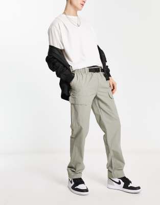 New Look - Utility cargobroek met riem met clip in kaki