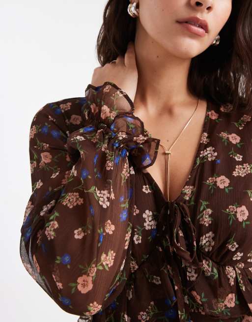New Look v neck chiffon midi dress in brown floral, 2 of 4