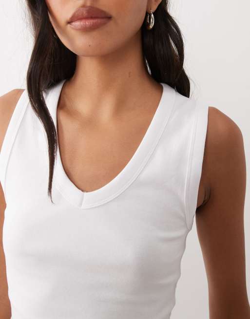 New Look v neck tank top in white, 3 of 4